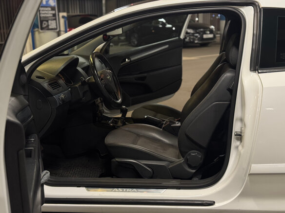 2008 Opel Astra GTC H Рестайлинг, белый, 530000 рублей - вид 10