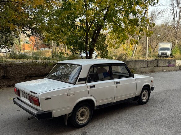 2000 Lada (ВАЗ) 2105, белый, 98000 рублей - вид 6