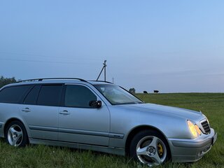 2001 Mercedes-Benz E-Класс 270 II (W210, S210) Рестайлинг, серебристый, 570000 рублей, вид 4