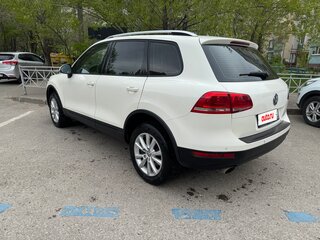 2011 Volkswagen Touareg II, белый, 1650000 рублей, вид 5