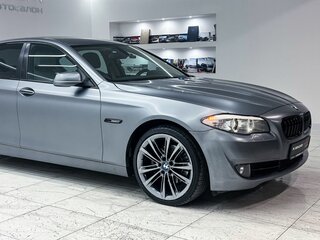 2012 BMW 5 серии 528i xDrive VI (F10/F11/F07), серый, 2050000 рублей, вид 3