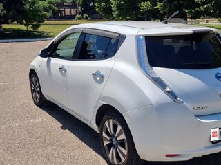 2013 Nissan Leaf (EM57) I (ZE0/AZE0), белый, 1230000 рублей, вид 4