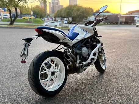 2014 MV Agusta Brutale 800, белый, 680000 рублей, вид 2