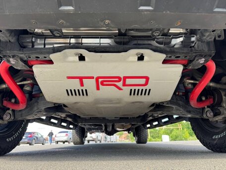 2023 Toyota Tundra Crew Max CrewMax III, серый, 8250000 рублей, вид 4