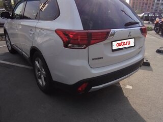 2015 Mitsubishi Outlander III Рестайлинг 2, белый, 1550000 рублей, вид 3