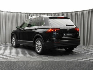 2017 Volkswagen Tiguan II, чёрный, 2200000 рублей, вид 4