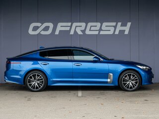 2019 Kia Stinger I, синий, 2835000 рублей, вид 5