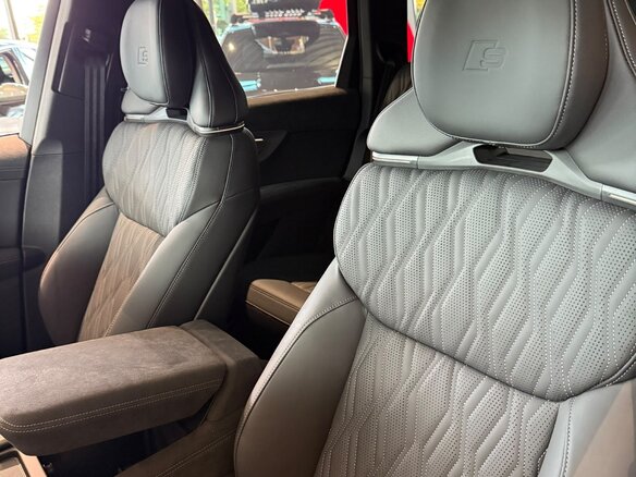 2026 Audi Q7 III (G8), чёрный, 18740000 рублей - вид 6
