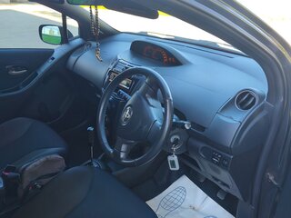 2010 Toyota Vitz II (XP90), серый, 720000 рублей, вид 5