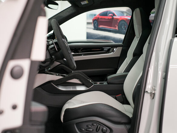 2026 Porsche Cayenne GTS III Рестайлинг, серый, 25900000 рублей - вид 15