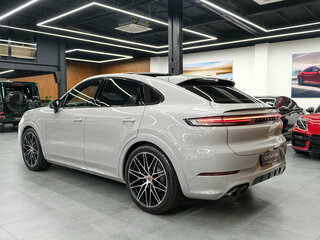 2026 Porsche Cayenne Coupé III Рестайлинг, серый, 20990000 рублей, вид 4