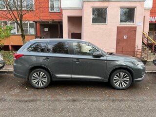 2019 Mitsubishi Outlander III Рестайлинг 3, серый, 1800000 рублей, вид 3