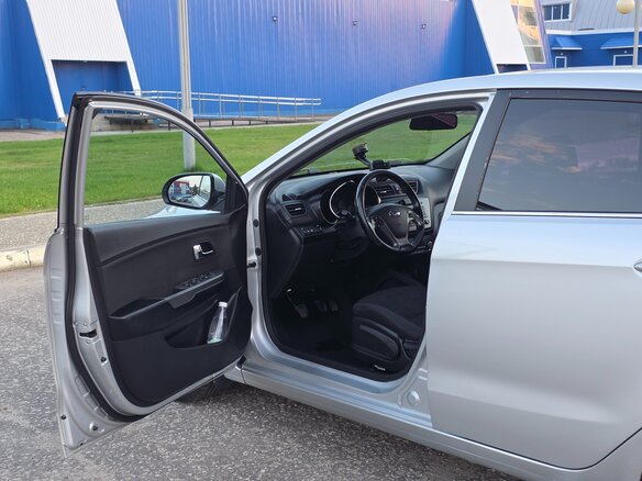 2015 Kia Rio III Рестайлинг, серебристый - вид 10