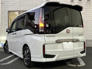 2017 Honda Stepwgn Spada V, белый, 1470000 рублей, вид 4