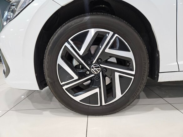 2023 Volkswagen Jetta VII Рестайлинг, белый - вид 18