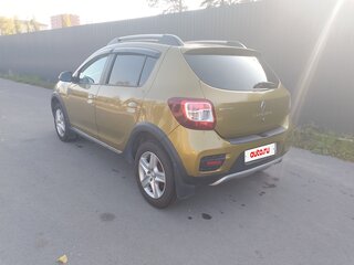 2017 Renault Sandero Stepway II, зелёный, 800000 рублей, вид 2