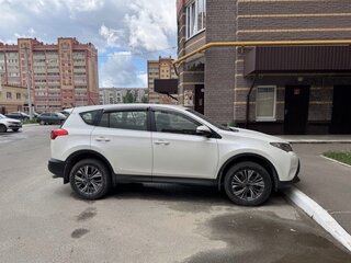 2015 Toyota RAV4 IV (XA40), белый, 2000000 рублей, вид 2