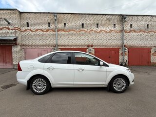 2011 Ford Focus II Рестайлинг, белый, 799000 рублей, вид 3