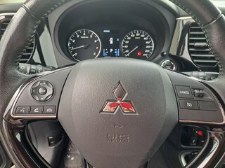 2020 Mitsubishi Outlander III Рестайлинг 3, серый, 2000000 рублей, вид 5