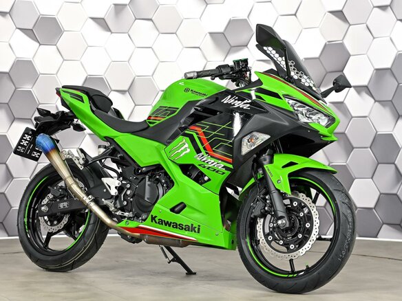 2024 Kawasaki Ninja 400, зелёный