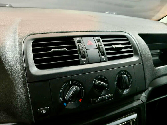 2011 Skoda Fabia II Рестайлинг, белый - вид 14
