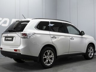 2013 Mitsubishi Outlander III, белый, 1580000 рублей, вид 2