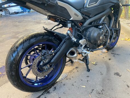 2015 Yamaha MT-09 Tracer (FJ-09), серебристый, 660000 рублей, вид 4