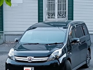 2011 Toyota ISis I Рестайлинг, чёрный, 1400000 рублей, вид 1