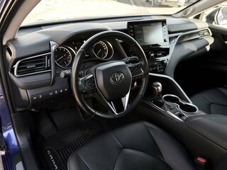 2021 Toyota Camry VIII (XV70) Рестайлинг, синий, 3437000 рублей, вид 5