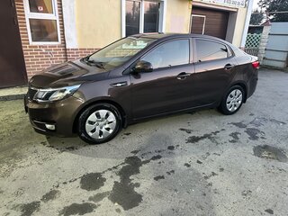 2015 Kia Rio III Рестайлинг, коричневый, 800000 рублей, вид 3