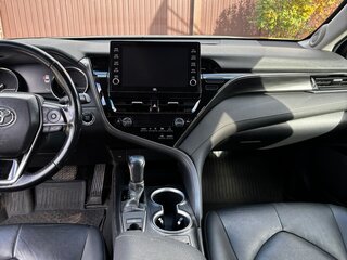 2021 Toyota Camry VIII (XV70) Рестайлинг, чёрный, 3180000 рублей, вид 5