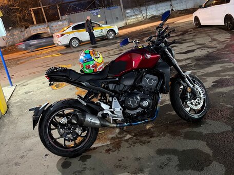 2020 Honda CB 1000R, красный, 1300000 рублей, вид 2