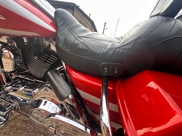 2008 Harley-Davidson Electra Glide, красный, 1200000 рублей - вид 13