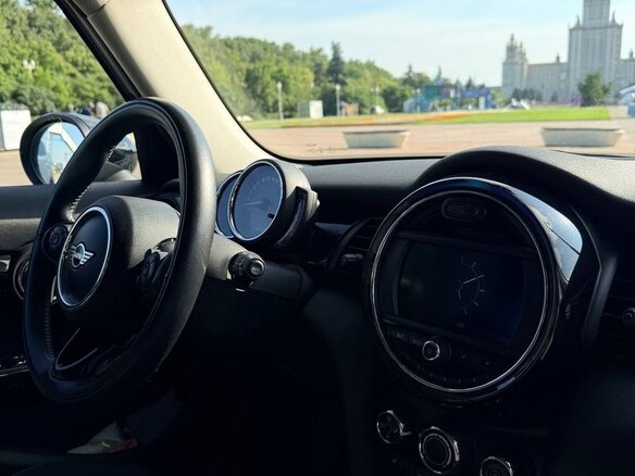 2019 Mini Hatch Cooper III (F55/F56) Рестайлинг, серебристый - вид 31