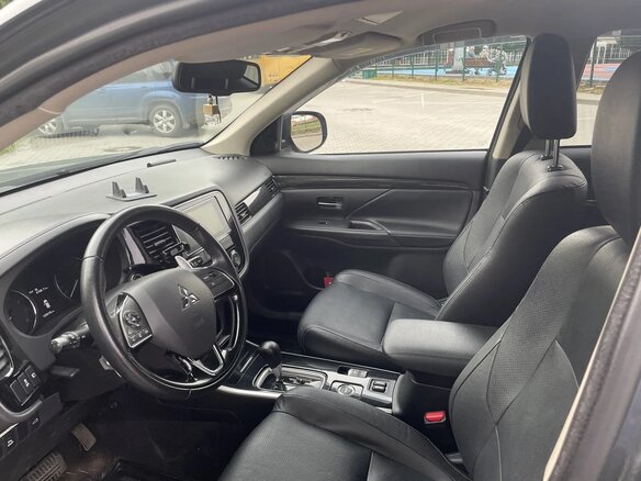 2018 Mitsubishi Outlander III Рестайлинг 2, серый - вид 3