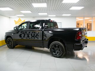 2026 Ram 1500 Crew Cab eTorque V Рестайлинг, чёрный, 10499000 рублей, вид 4