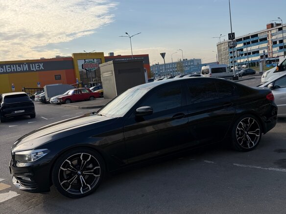 2018 BMW 5 серии 520i VII (G30/G31/G38), чёрный, 3000000 рублей - вид 9