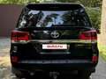 2018 Toyota Land Cruiser 200 Series Рестайлинг 2, чёрный, 6500000 рублей - вид 3