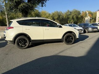 2017 Toyota RAV4 IV (XA40) Рестайлинг, белый, 2330000 рублей, вид 4