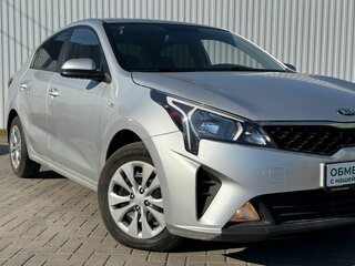 2021 Kia Rio IV Рестайлинг, серебристый, 1675000 рублей, вид 5
