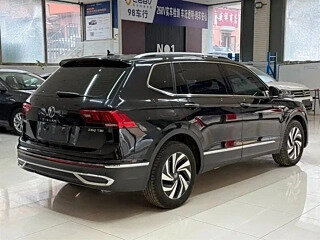 2023 Volkswagen Tiguan II Рестайлинг, чёрный, 2545000 рублей, вид 4