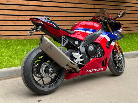 2025 Honda CBR 1000 RR/RA Fireblade, красный, 2950000 рублей, вид 3