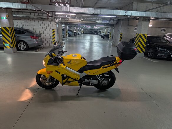 1999 Honda VFR 800, жёлтый, 375000 рублей