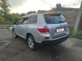 2011 Toyota Highlander II (XU40) Рестайлинг, серебристый, 2000000 рублей, вид 4