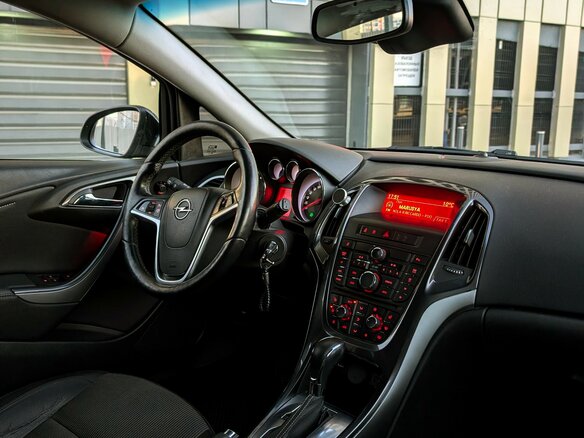 2013 Opel Astra J Рестайлинг, чёрный - вид 14