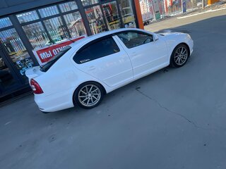 2010 Skoda Octavia II (A5) Рестайлинг, белый, 850000 рублей, вид 3