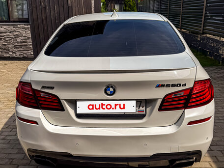 2015 BMW 5 серии M550d xDrive VI (F10/F11/F07) Рестайлинг, белый, 3000000 рублей, вид 4