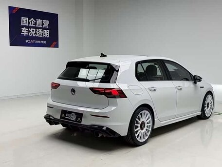 2023 Volkswagen Golf VIII, белый, 1744800 рублей, вид 4