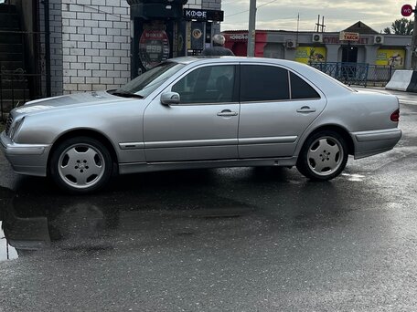 2001 Mercedes-Benz E-Класс 200 II (W210, S210) Рестайлинг, серебристый, 450000 рублей, вид 5