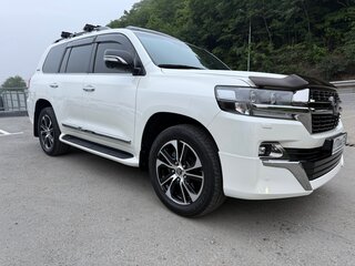 2021 Toyota Land Cruiser 200 Series Рестайлинг 2, белый, 11200000 рублей, вид 3
